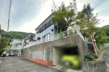 湯河原町城堀 緑豊かで閑静な住宅街の角地 高台から海を眺望する4DK
