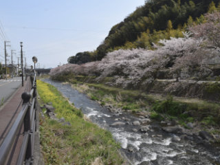 湯河原町立図書館