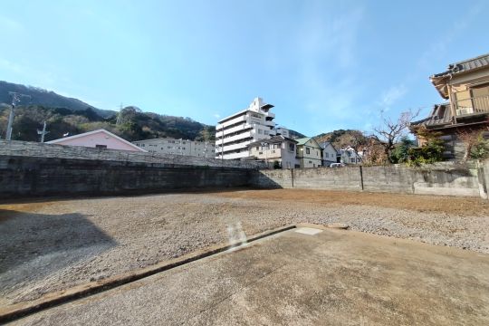 湯河原町土肥　駅徒歩10分・生活便利　約119坪の平坦な売地