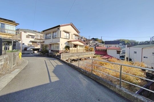 真鶴町真鶴　真鶴駅まで徒歩13分　港のそばの住宅用地37.8坪