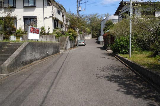 真鶴町岩　海を望む