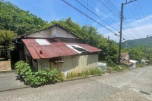 湯河原町宮下 湯河原駅徒歩18分 生活便利 陽当たり良好 61坪売地古家付
