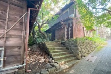 熱海市伊豆山　バス停歩1分でアクセス良好　古家付き約177坪土地