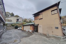 吉浜海岸まで徒歩１分　湯河原町吉浜の古家付き売地　約72坪