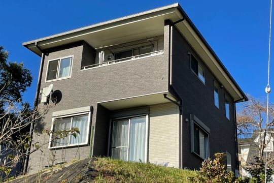 若草山分譲地　2018年築・温泉付き　東南角地のオール電化住宅2LDK+S