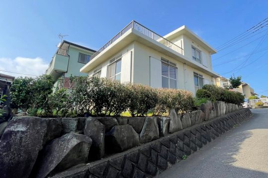 湯河原町吉浜　相模湾眺望　海岸・駅徒歩圏内　ルーフバルコニー付4ＤＫ