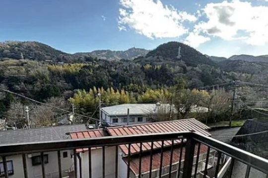 湯河原町宮上　雄大な山並みを望む6ＤＫ戸建　南向き陽当たり良好