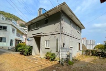 熱海市伊豆山　海を眺望する高台の閑静な住宅街　広々お庭と駐車場付き4ＬＤＫ