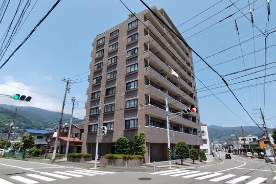 マリンビュー湯河原　駅徒歩10分・生活便利　海・花火眺望が魅力の高層階角部屋