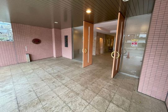 地下1階エントランス