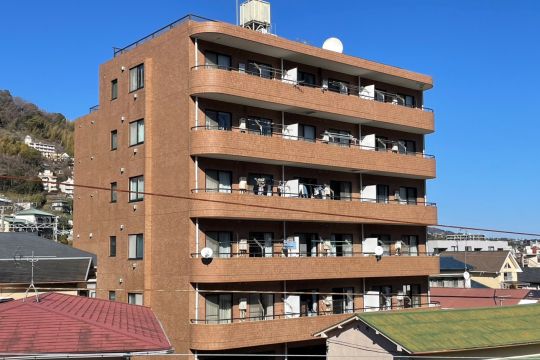 ステータスヒル湯河原壱番館　駅徒歩10分で利便性良好　南向き1LDK＋S