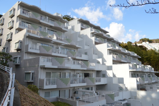 ラ・ヴィ熱海　共用施設充実　閑静な街並みと海を望む100㎡超1SLDK