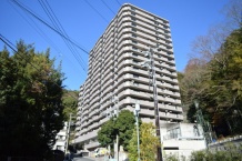 ライオンズタワー奥湯河原 美しい渓谷の眺めと湯河原温泉を楽しむ